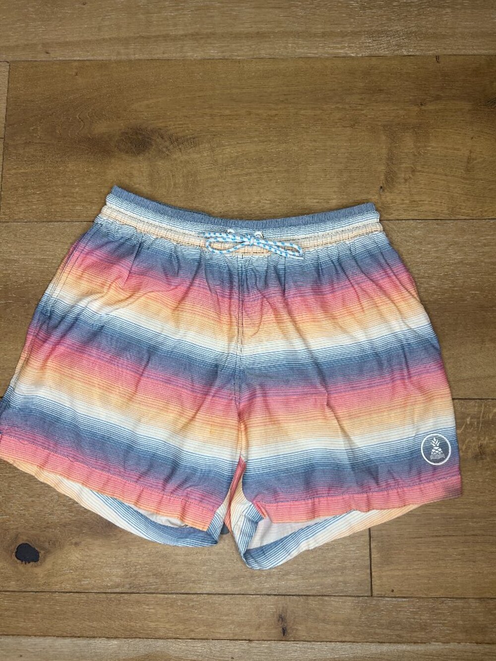 Chubbies Men's The Malibu Sunsets 5.5" Elastic Stretch Swim Trunks Size Medium